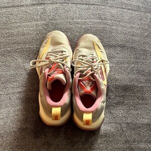 Giannis freak basketball shoes